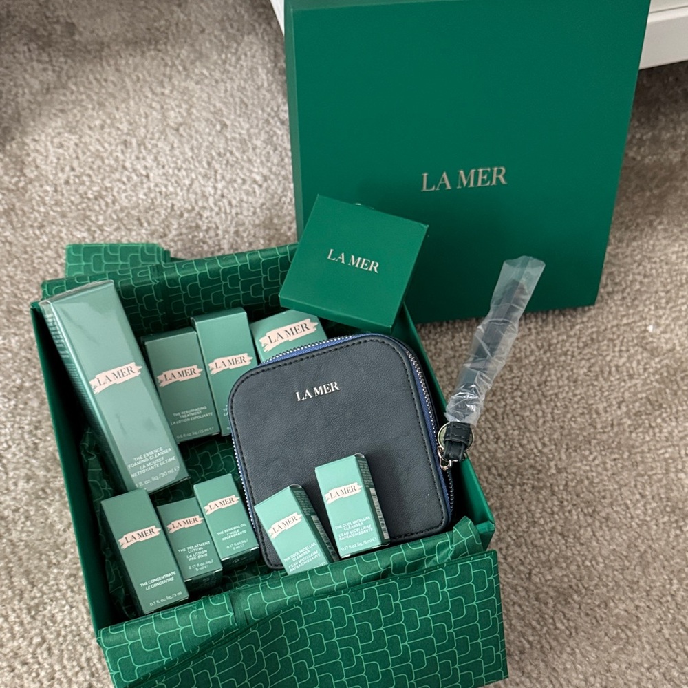 Brand new La Mer skincare gift set of 11